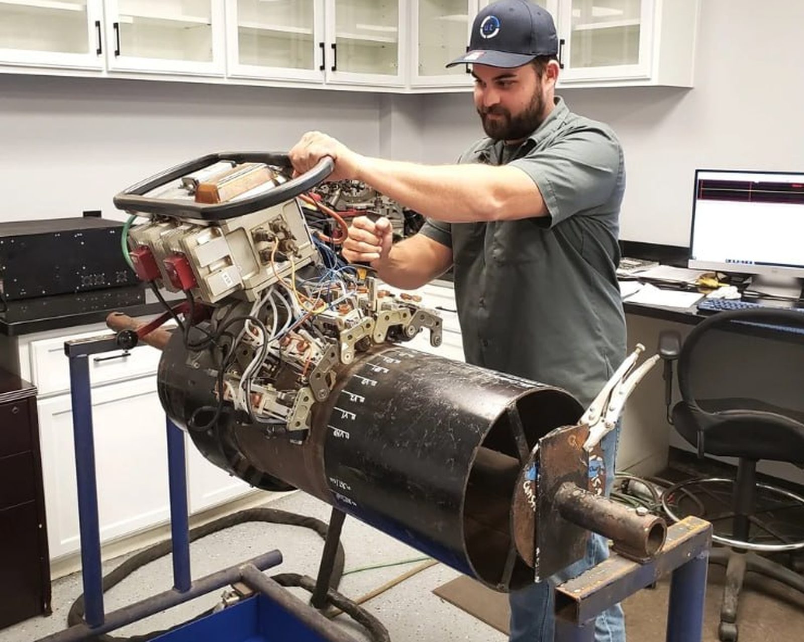 RAE Energy technician setting up an automated ultrasonic scanner on a pipe spool in the lab